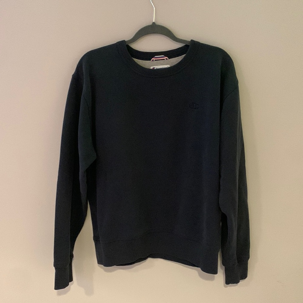Champion medium dark blue sweatshirt